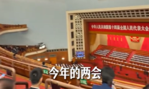 王坚谈AI是否会抢走人类工作 在人民大会堂，我遇到了全国政协委员、中国工程院院士王坚，帮大家问了问最关心的AI问题